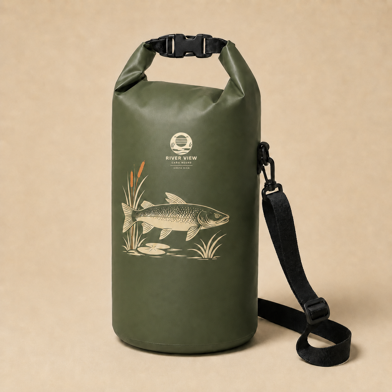 Bolso impermeable River View de color sólido con diseño del pez gaspar y logo transparente de una tinta, color Verde musgo